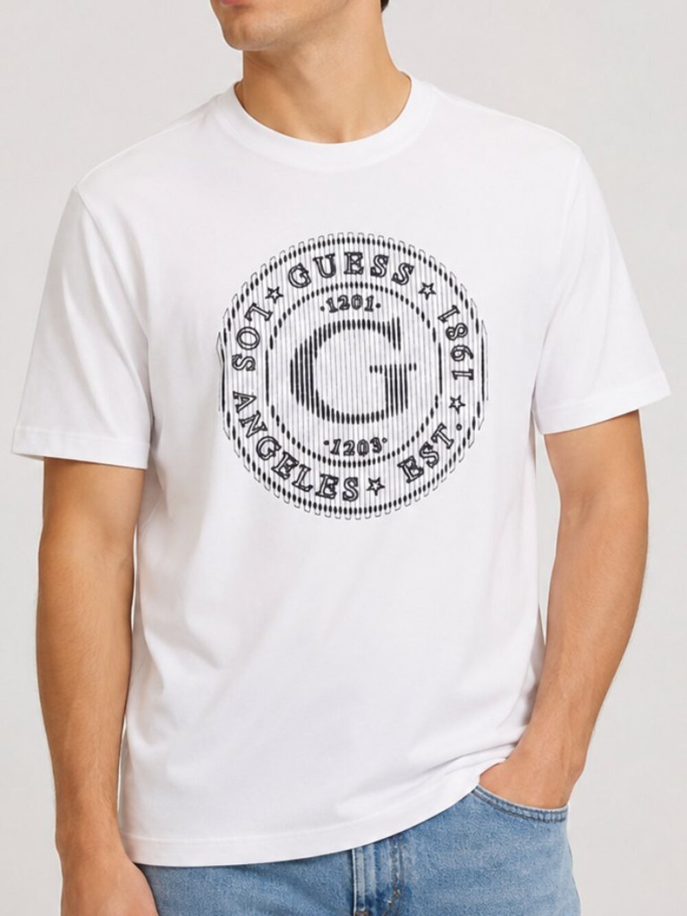 Guess short-sleeve men T-shirt with a round neck and the large "G" logo.